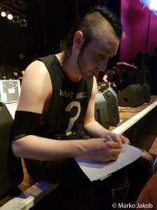 The Birthday Massacre geben Autogramme nach dem Konzert in Cottbus